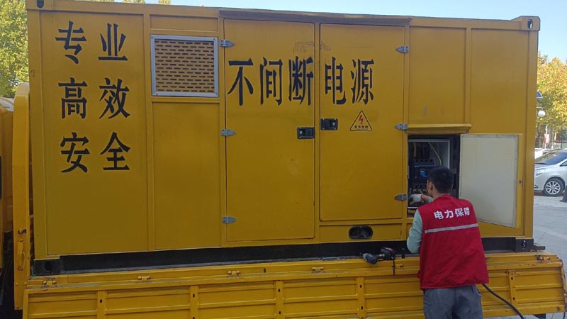吉水柴油发电机组和UPS电源配合使用时，如何避免切换过程中的电力中断？